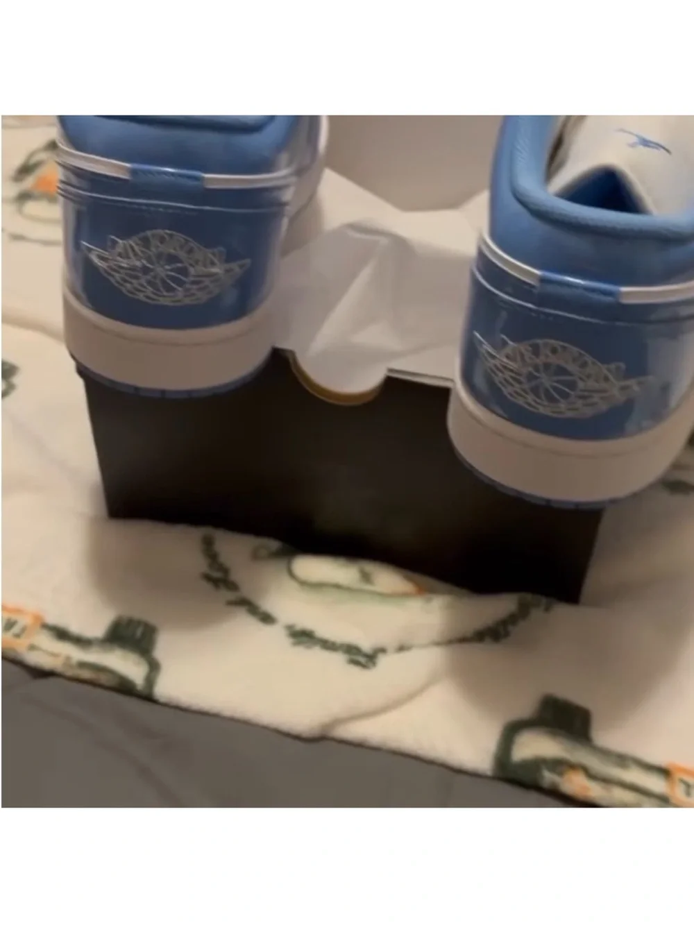 Jordan Low Top Sneakers in White/University Blue